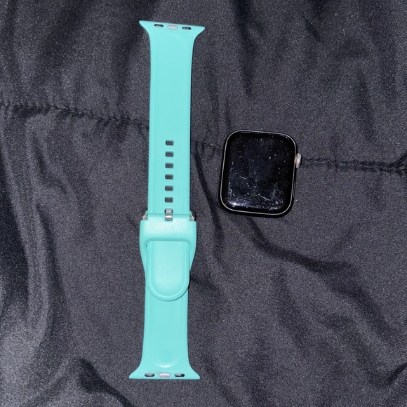Apple Watch SE 44 MM with GPS and Cellular Capabilities - Picture 5 of 6